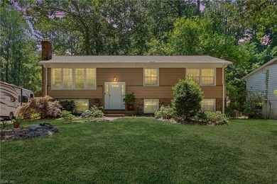 Spacious and versatile, this 6-bedroom, 4-bath split-level home - photo 2