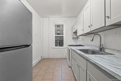Great investment in the heart of Midwood. HIGH cap 6 family free - photo 13