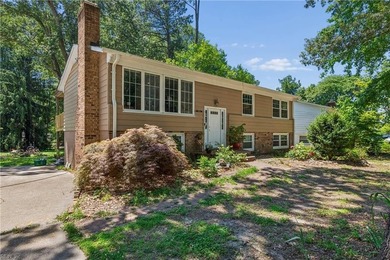 Spacious and versatile, this 6-bedroom, 4-bath split-level home - photo 5