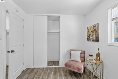 Welcome to this beautifully updated detached contemporary home - photo 6