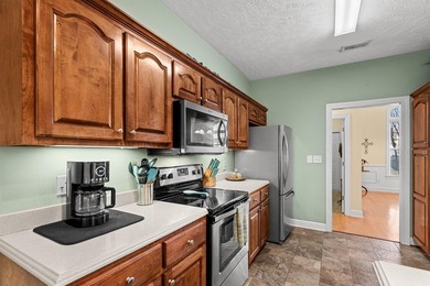 BEST VALUE IN HILLSBOROUGH - CUL-DE-SAC LOCATION + PRIVATE - photo 18