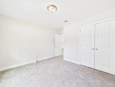Like new and well maintained home with a single owner in a quiet - photo 22