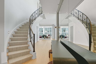 OCCASION RARE. Ce penthouse de 4 chambres, entierement renove - photo 4