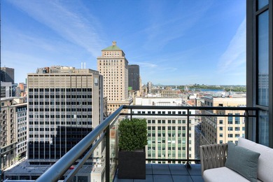 OCCASION RARE. Ce penthouse de 4 chambres, entierement renove - photo 9