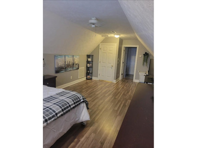 BEST VALUE IN HILLSBOROUGH - CUL-DE-SAC LOCATION + PRIVATE - photo 31