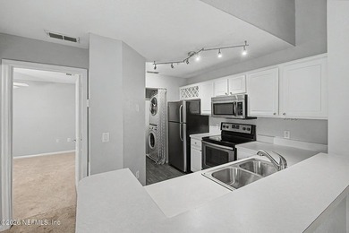 Prime location, move-in-ready, great value, serene peaceful - photo 10