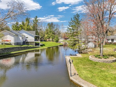 Nestled on a quiet canal just a 5-minute boat ride from - photo 10