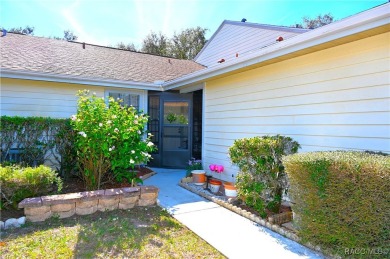 Lake Townhome/Townhouse For Sale in Inverness, Florida