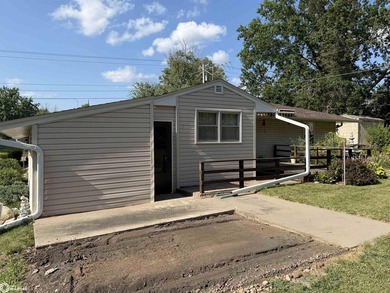 This well-maintained 2-bedroom home offers a functional layout - photo 3