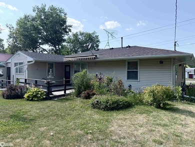 This well-maintained 2-bedroom home offers a functional layout - photo 5
