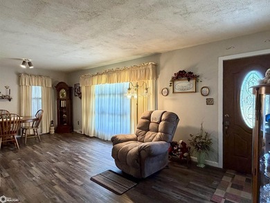 This well-maintained 2-bedroom home offers a functional layout - photo 7