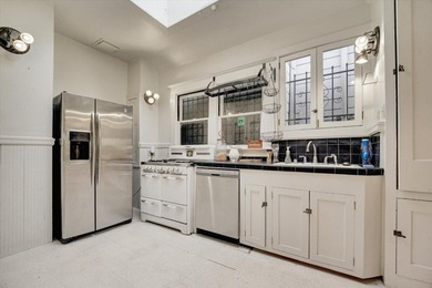 Nestled in a desirable Oakland neighborhood near Piedmont Avenue - photo 8