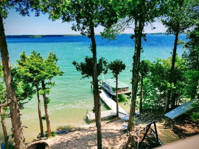 Enjoy lakeside living in this furnished, ranch-style home with - photo 1