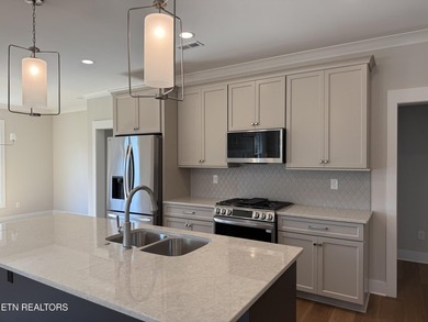 The living is easy in this lovely residence in a gated community - photo 6