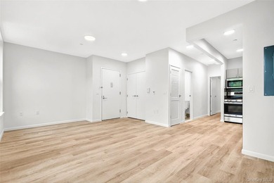 Welcome to the Soundview Park Townhouses. This is New - photo 8