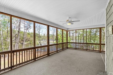 Imagine this: a luxury estate on three Lake Gaston waterfront - photo 10