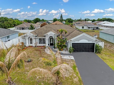 All the room you will ever need ! This immaculate CONCRETE BLOCK - photo 4