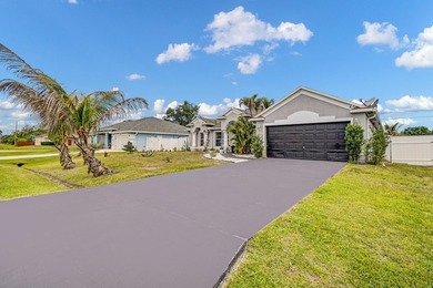 All the room you will ever need ! This immaculate CONCRETE BLOCK - photo 5