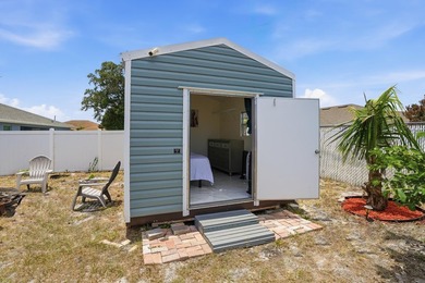 All the room you will ever need ! This immaculate CONCRETE BLOCK - photo 8