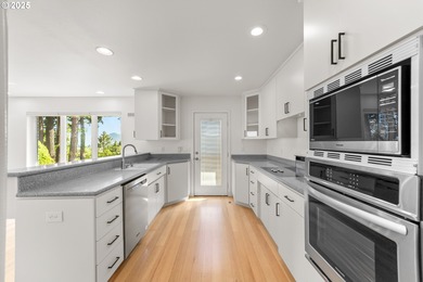 Perched above the valley where the North and South Umpqua Rivers