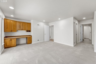 Perched above the valley where the North and South Umpqua Rivers