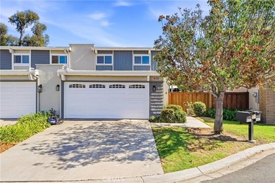 Beautiful end-unit townhome in a quiet interior location - photo 1