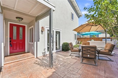 Beautiful end-unit townhome in a quiet interior location - photo 2