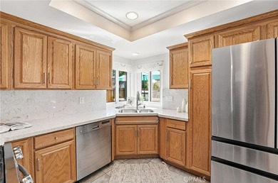 Beautiful end-unit townhome in a quiet interior location - photo 8