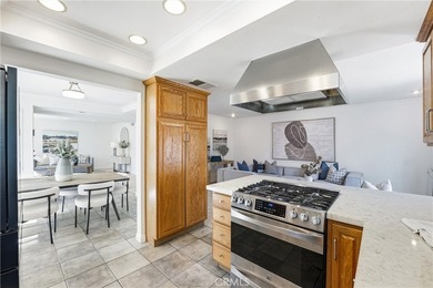 Beautiful end-unit townhome in a quiet interior location - photo 10