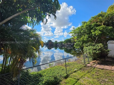 Investor opportunity with tranquil lake views in University - photo 1