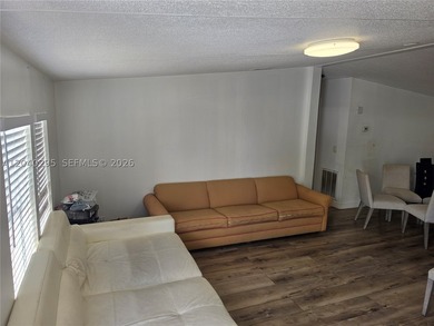 Investor opportunity with tranquil lake views in University - photo 5