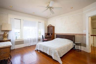 Exquisite 1912 Historic Craftsman estate in the heart of Bankers - photo 20