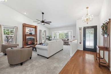 Experience the beauty of foothill living in this elegant home - photo 5