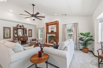 Experience the beauty of foothill living in this elegant home - photo 8