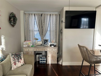 Beautifully maintained multifamily home in the Throggs Neck area - photo 8