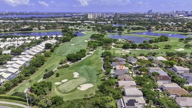 A rare offering of scale, sophistication, and commanding golf - photo 9