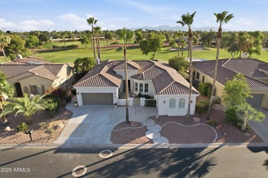 Stunning, move-in ready 3 bedroom + den, 2.5 bath home on a - photo 3