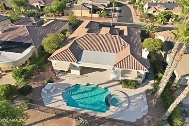 Stunning, move-in ready 3 bedroom + den, 2.5 bath home on a - photo 7