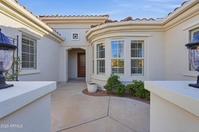 Stunning, move-in ready 3 bedroom + den, 2.5 bath home on a - photo 8
