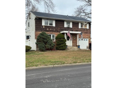 (private lake, pond, coastal) Home Sale Pending in Babylon New York