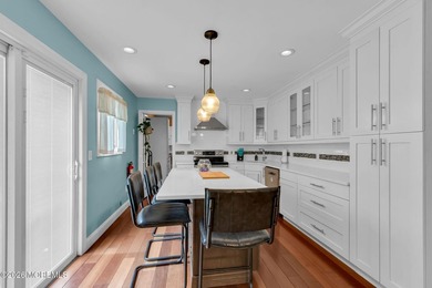 Spacious Beautifully Maintained Custom Home Offering 5 Bedrooms - photo 11