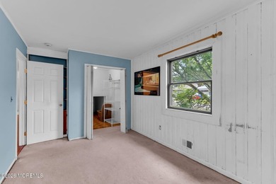 Spacious Beautifully Maintained Custom Home Offering 5 Bedrooms - photo 15