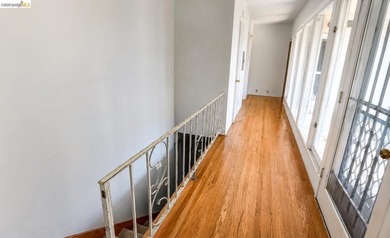 Perched in a prime Oakland location, 618 Prospect Avenue - photo 8