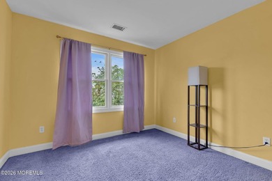 Spacious Beautifully Maintained Custom Home Offering 5 Bedrooms - photo 22