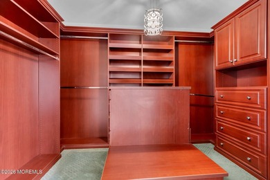 Spacious Beautifully Maintained Custom Home Offering 5 Bedrooms - photo 30