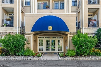 Experience refined, hassle-free living in The Royal Club at - photo 2