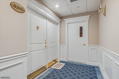 Experience refined, hassle-free living in The Royal Club at - photo 3