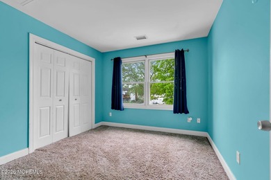 Spacious Beautifully Maintained Custom Home Offering 5 Bedrooms - photo 34