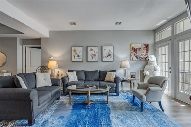 Experience refined, hassle-free living in The Royal Club at - photo 6