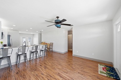 Welcome home to this beautifully updated 3-bedroom, 2-bath - photo 6